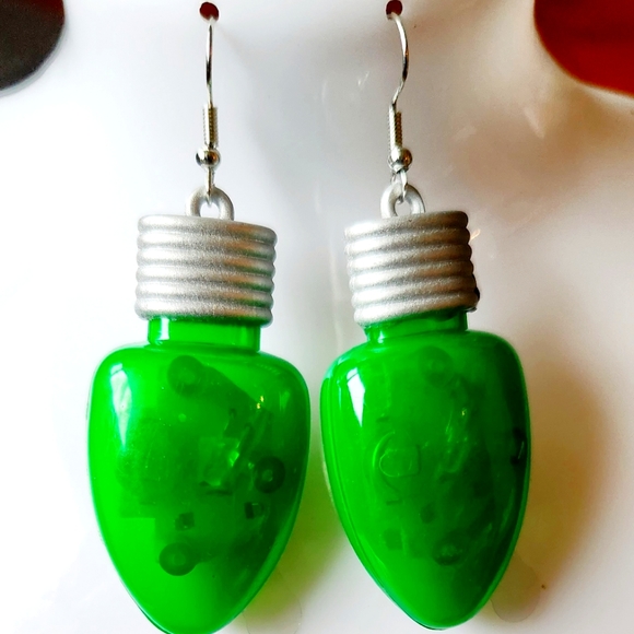 Green Christmas Lights Earrings Light Up Green Light Bulbs Holiday Earrings NWT - Picture 5 of 5
